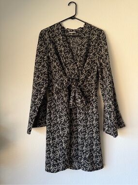 Lush Black & Cream Floral Tie-Waist Long Sleeve Dress